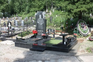 памятники из гранита